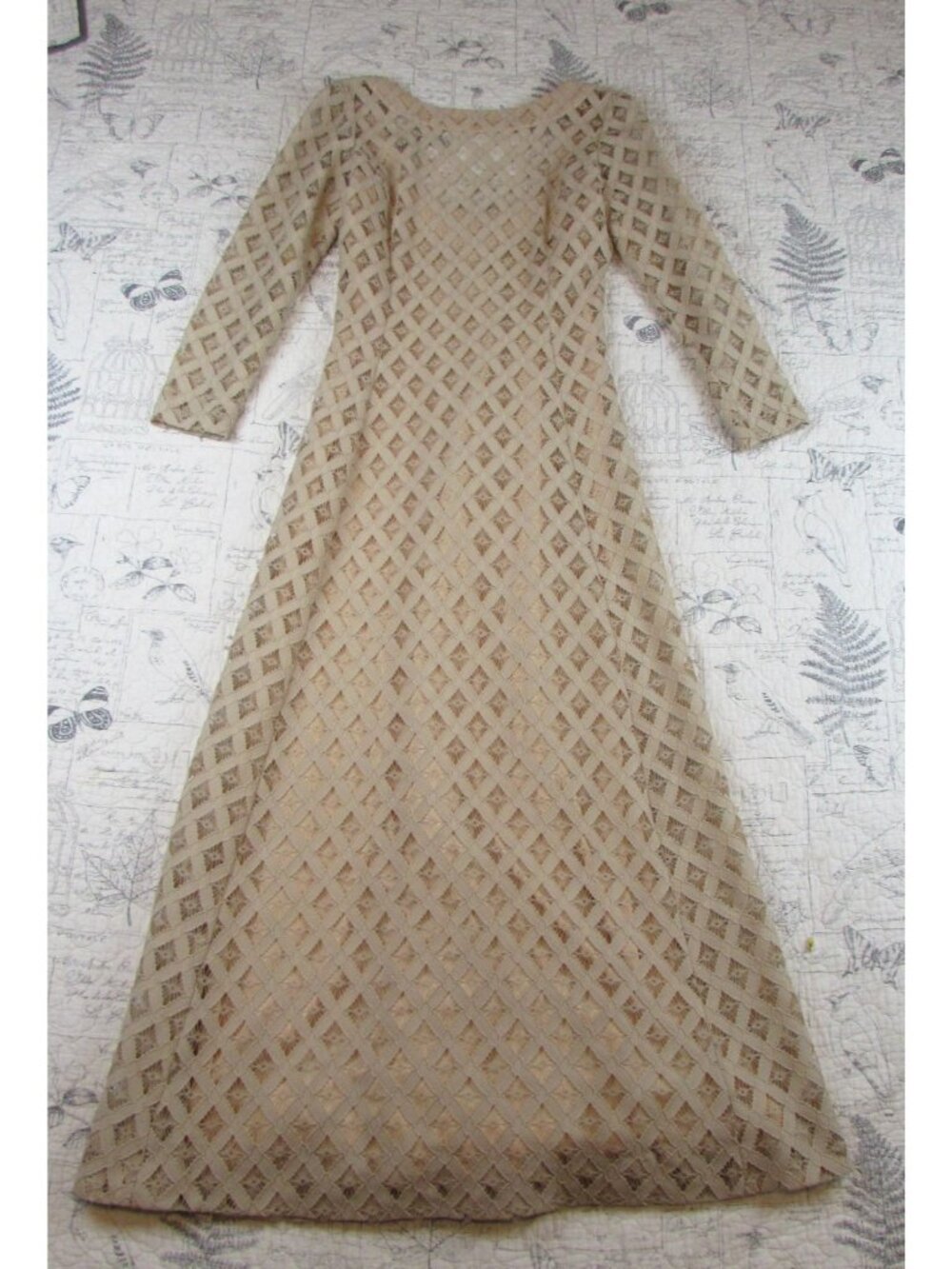 EUC Montaldos  Vintage Crochet lace taupe Bracelet sleeve midi maxi dress S M